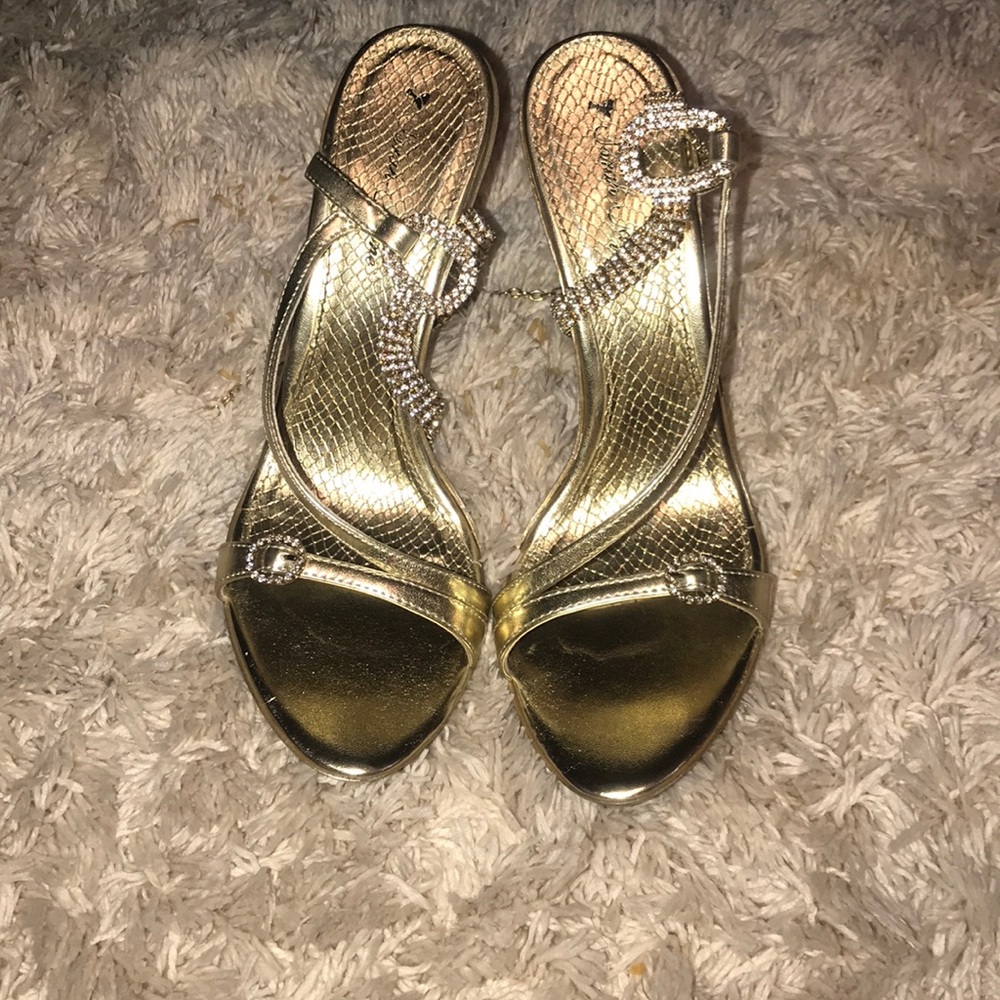 Pre loved Sarah-Jayne gold shoes